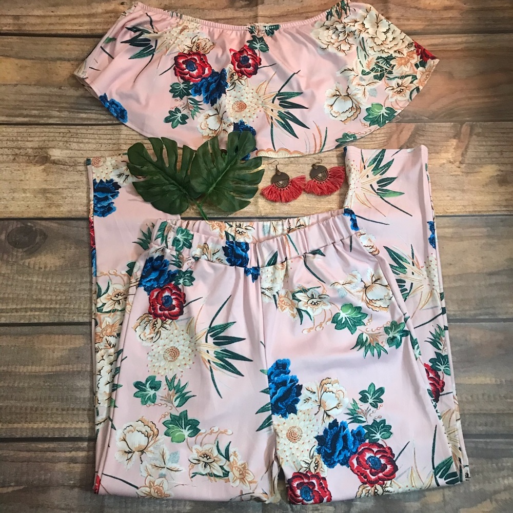 Boutique 2 pc crop top and pants w/tropical vibe🌴
